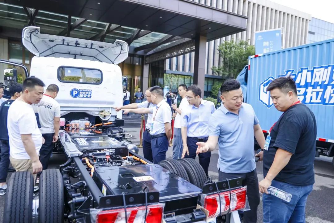 如何抢占冷链发展“鲜”机？宇通轻卡带来全新答案